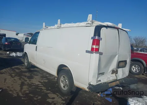 2013 Chevrolet Express 2500 Work Van z USA, uszkodzony, nr VIN 1GCWGFCA5D1105436